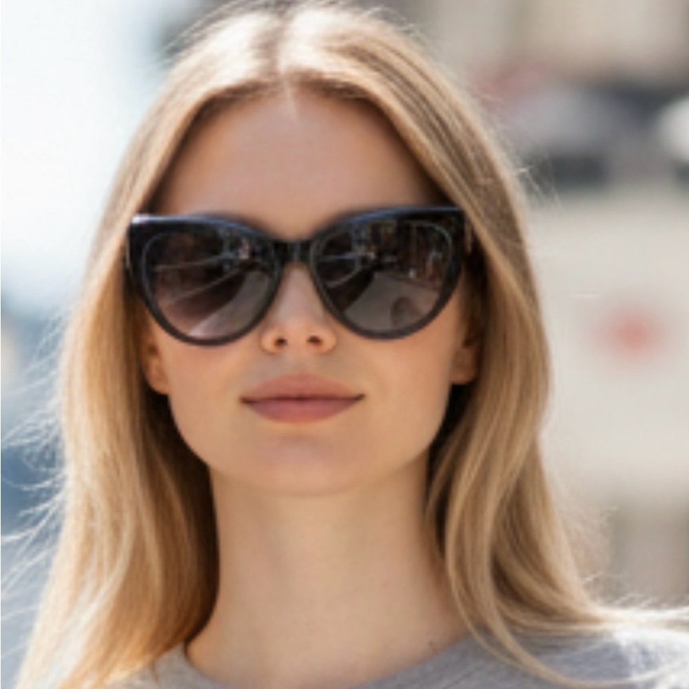Gucci GG0877S Modified Cat Eye Sunglasses in Black with Case